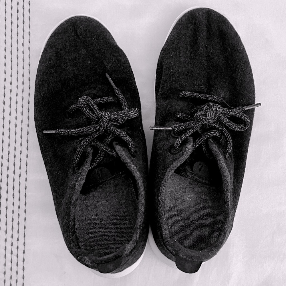 Allbirds Women’s Wool Runners in True Black/Cream Sole Size 9